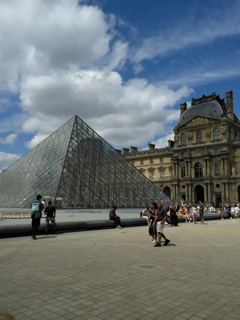 Le louvre à Paris